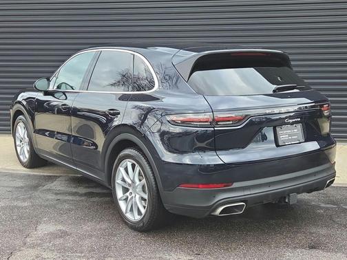 Moonlight Blue Metallic 2022 Porsche Cayenne