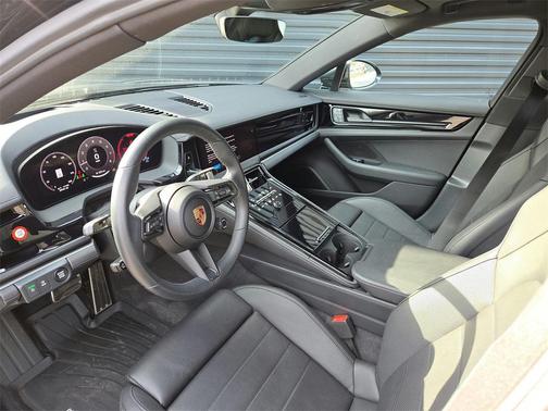 2025 Porsche Panamera 4