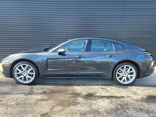 2025 Porsche Panamera 4