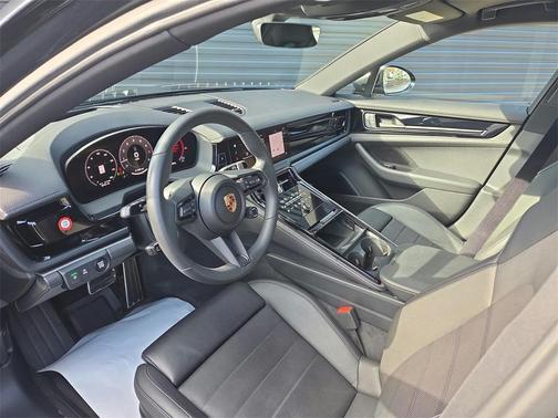 2025 Porsche Panamera 4