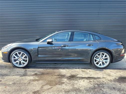 2025 Porsche Panamera 4