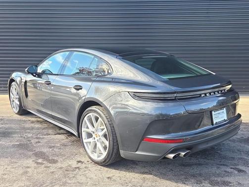 2025 Porsche Panamera 4