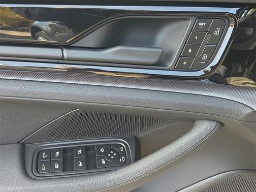 2025 Porsche Panamera 4