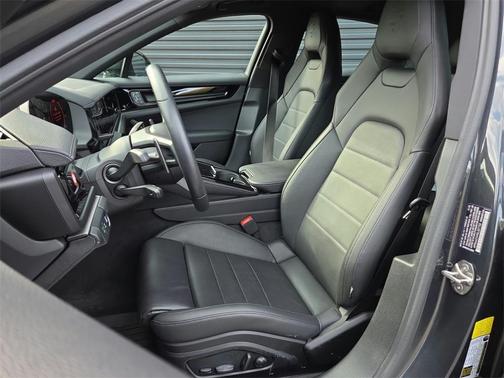 2025 Porsche Panamera 4