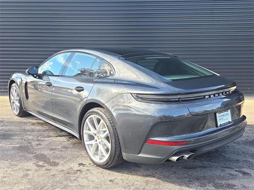 2025 Porsche Panamera 4