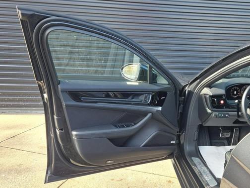 2025 Porsche Panamera 4