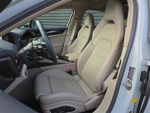 2025 Porsche Panamera 4