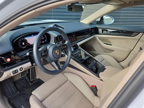 2025 Porsche Panamera 4