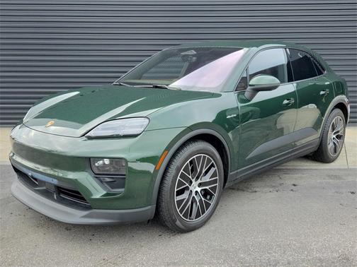 2025 Porsche Macan Base