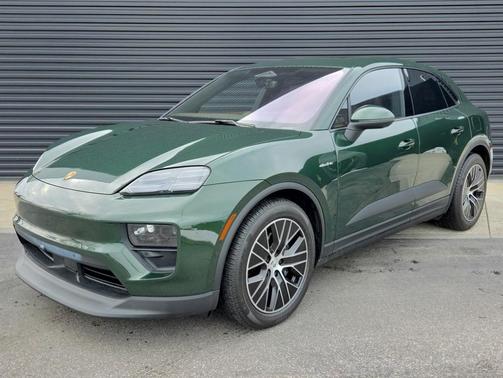 2025 Porsche Macan Base