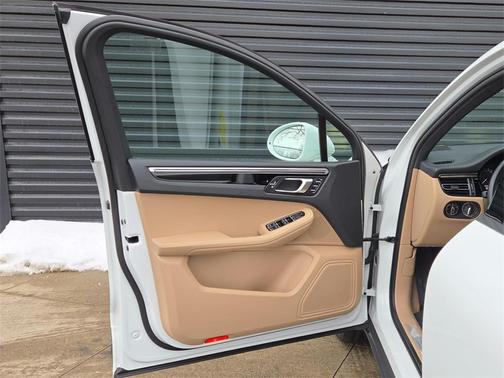 2023 Porsche Macan S