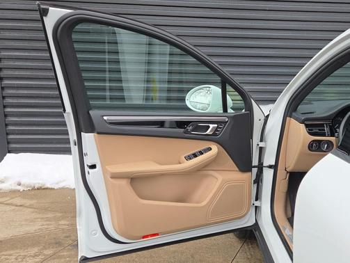 2023 Porsche Macan S