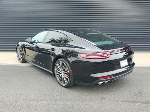 2018 Porsche Panamera 4S