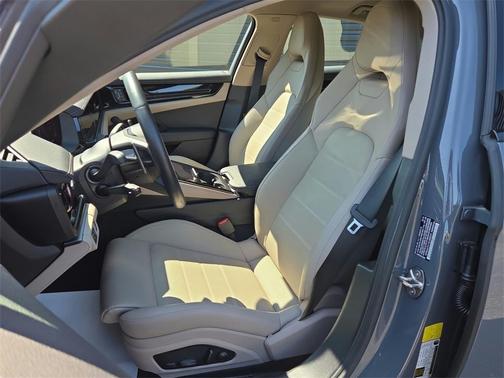 2025 Porsche Panamera 4