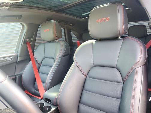 2022 Porsche Macan GTS