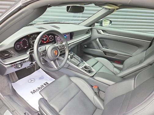 2020 Porsche 911 Carrera