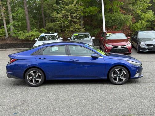 2022 Hyundai ELANTRA Limited