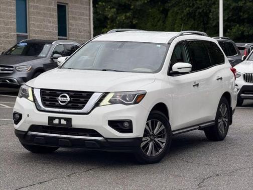 2017 Nissan Pathfinder SV