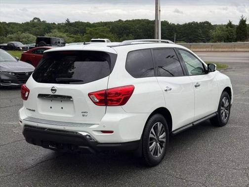 2017 Nissan Pathfinder SV