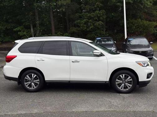 2017 Nissan Pathfinder SV