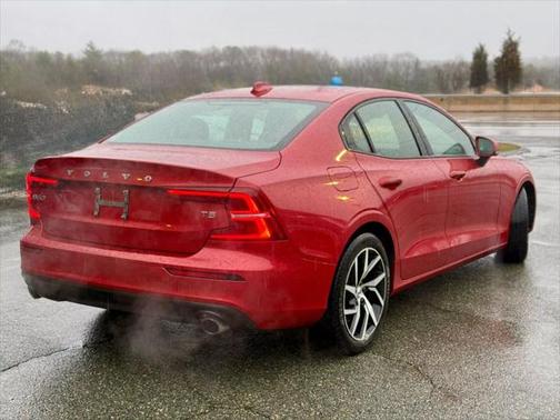 2020 Volvo S60 T5 Momentum