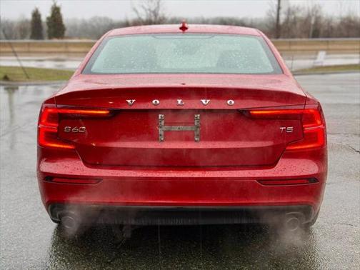 2020 Volvo S60 T5 Momentum