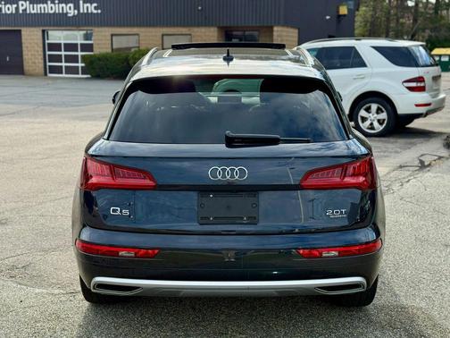 Gray 2018 Audi Q5 2.0T Tech Premium