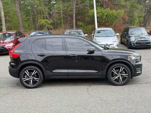 2021 Volvo XC40 T5 R-Design