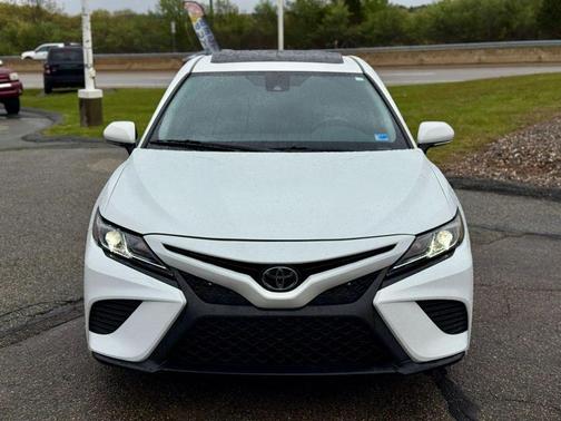 Super White 2020 Toyota Camry SE