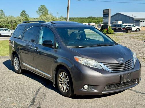 Predawn Gray Mica 2017 Toyota Sienna XLE