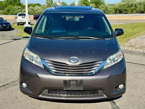 Predawn Gray Mica 2017 Toyota Sienna XLE