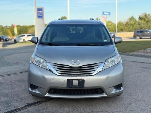 2015 Toyota Sienna LE