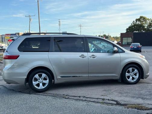 2015 Toyota Sienna LE