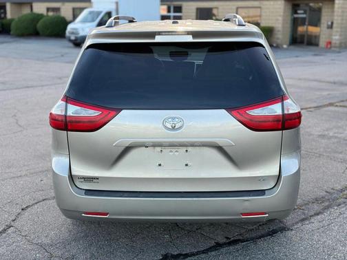 2015 Toyota Sienna LE