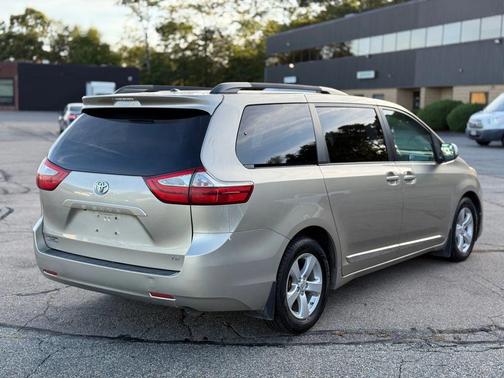 2015 Toyota Sienna LE