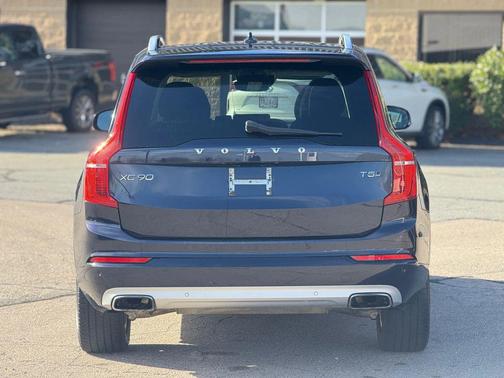 2016 Volvo XC90 T5 Momentum