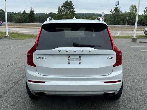2017 Volvo XC90 T6 Momentum