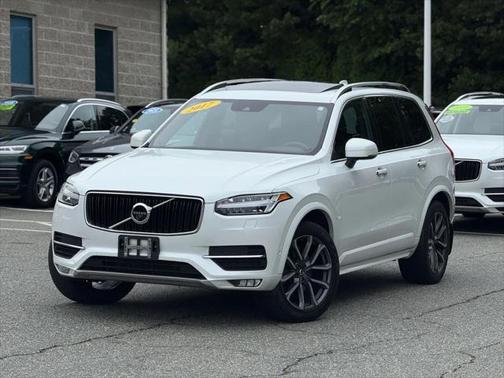 2017 Volvo XC90 T6 Momentum