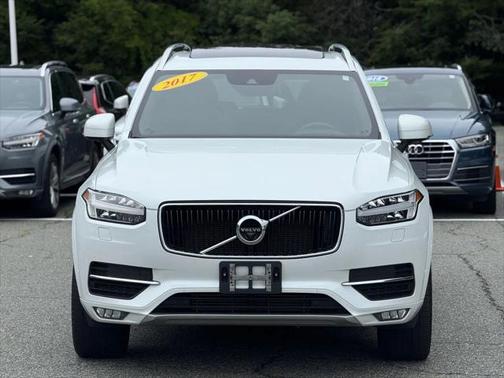 2017 Volvo XC90 T6 Momentum