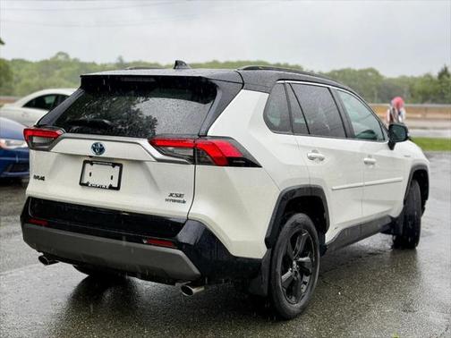 2021 Toyota RAV4 Hybrid SE
