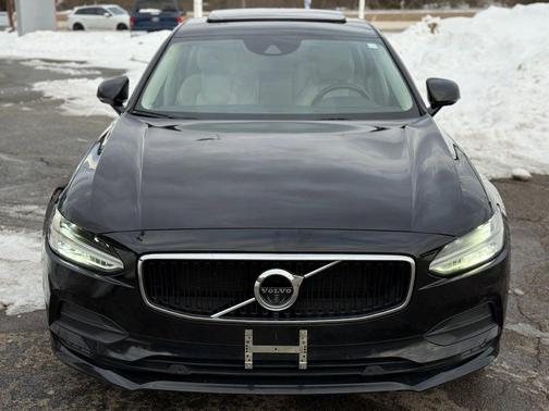 2018 Volvo S90 T5 Momentum