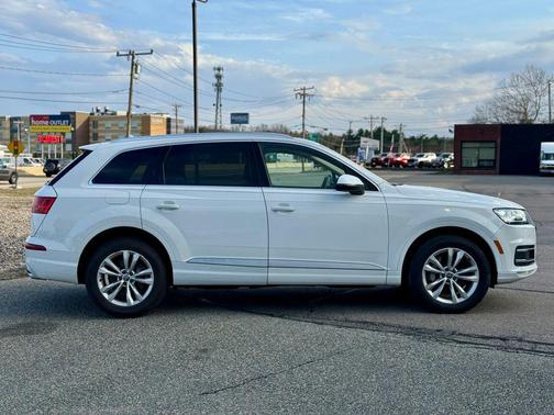 White 2019 Audi Q7 45 Premium