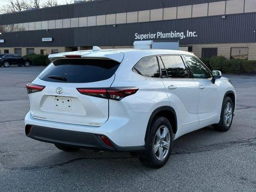 Blizzard Pearl 2021 Toyota Highlander LE