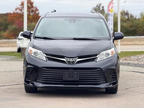 2019 Toyota Sienna LE