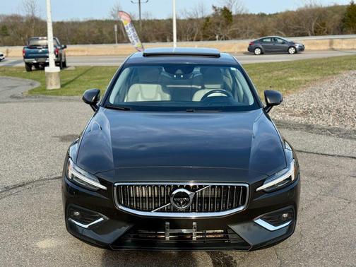 Gray 2019 Volvo S60 T5