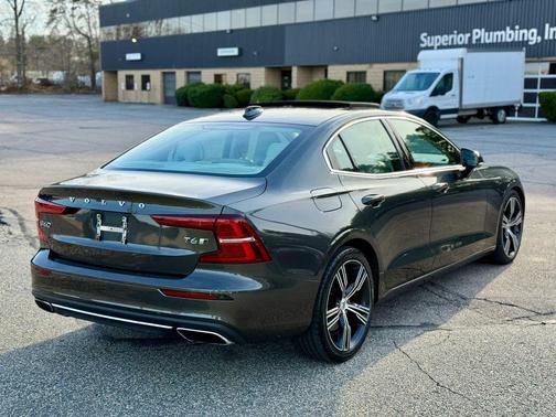 Gray 2019 Volvo S60 T5
