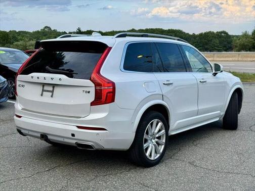 2016 Volvo XC90 Hybrid T8 Momentum
