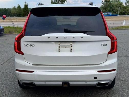 2016 Volvo XC90 Hybrid T8 Momentum