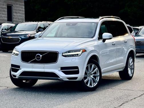 2016 Volvo XC90 Hybrid T8 Momentum