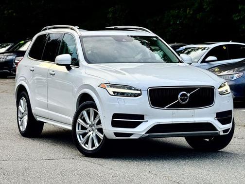 2016 Volvo XC90 Hybrid T8 Momentum